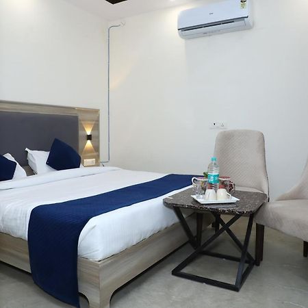 Lyf Corporate Suites - Noida Sector 19 Eksteriør bilde