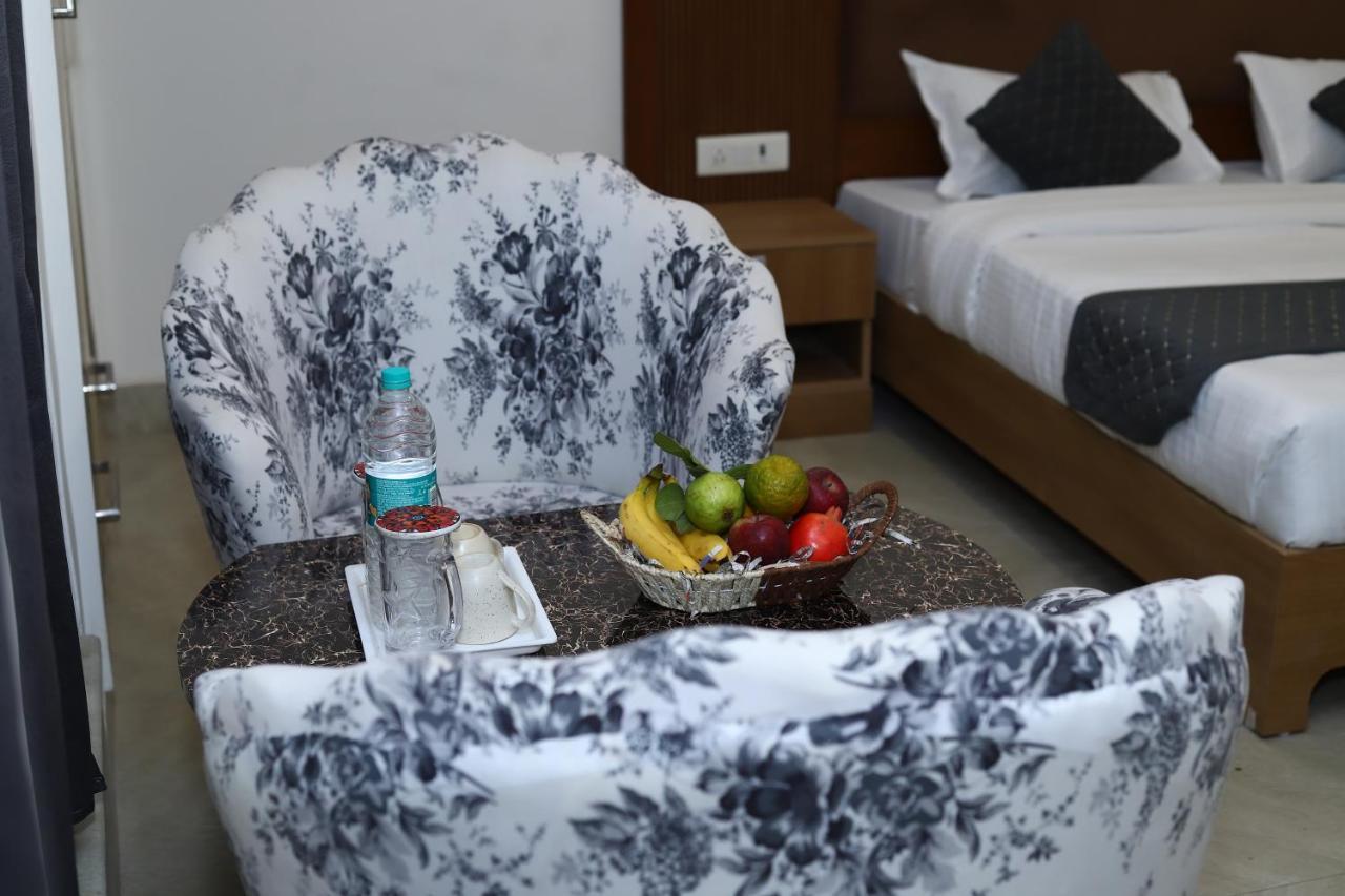 Lyf Corporate Suites - Noida Sector 19 Eksteriør bilde