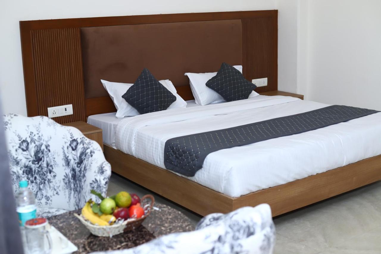 Lyf Corporate Suites - Noida Sector 19 Eksteriør bilde