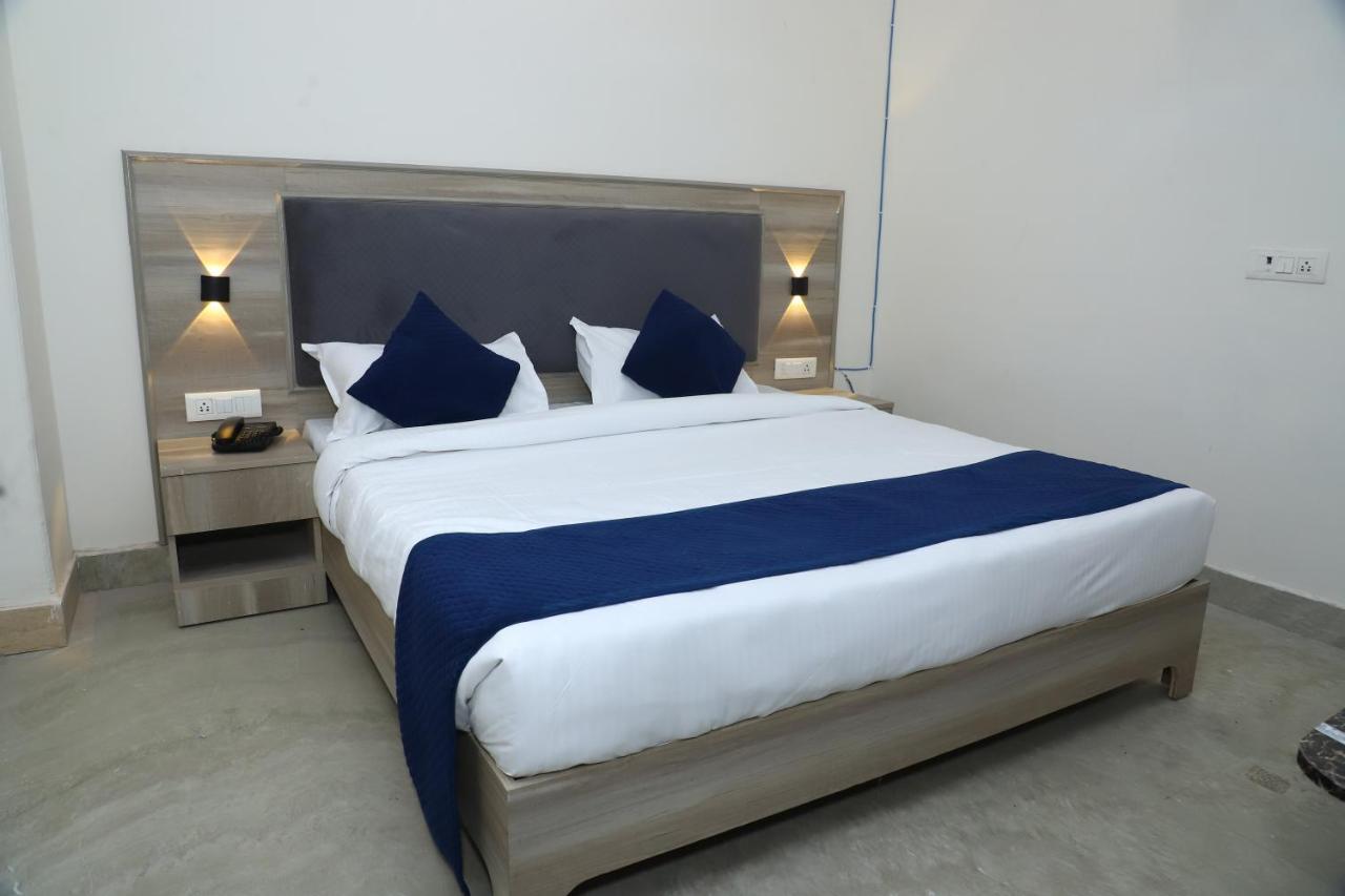 Lyf Corporate Suites - Noida Sector 19 Eksteriør bilde