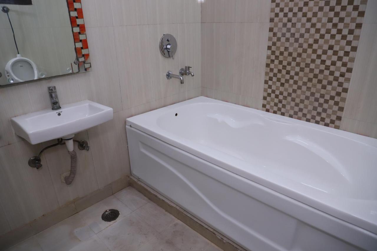 Lyf Corporate Suites - Noida Sector 19 Eksteriør bilde