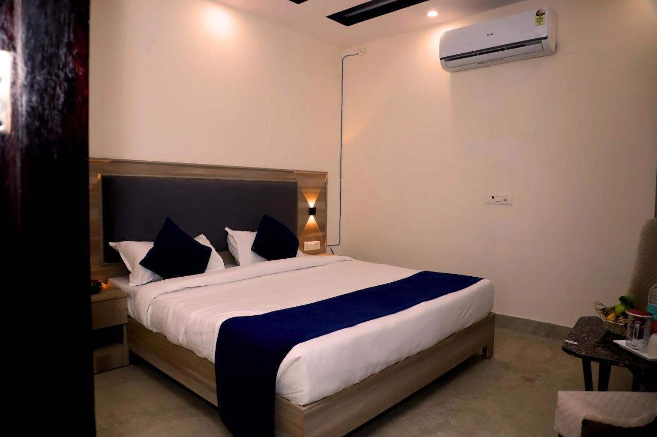 Lyf Corporate Suites - Noida Sector 19 Eksteriør bilde