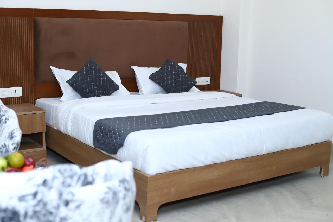 Lyf Corporate Suites - Noida Sector 19 Eksteriør bilde